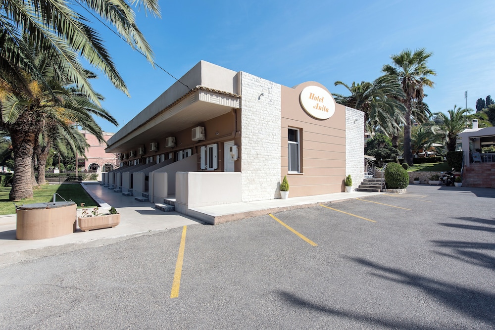 Anita Hotel 54/61