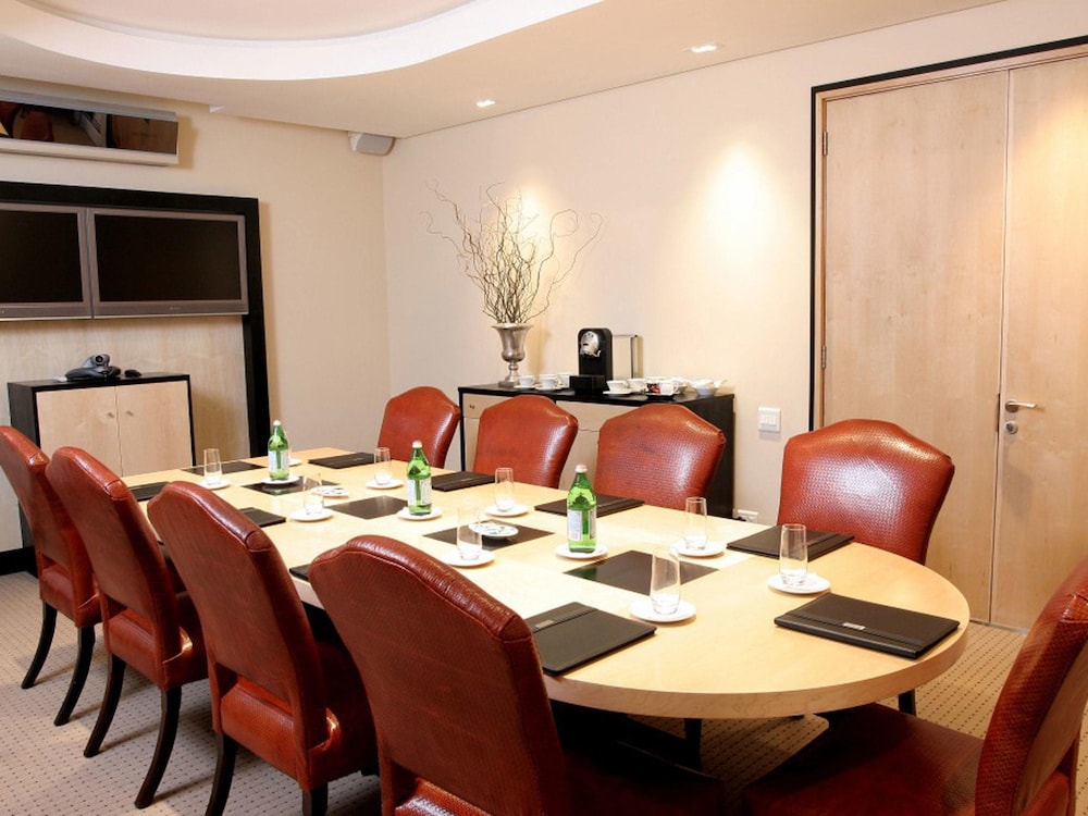 No. 5 Boutique Art Hotel 37/48