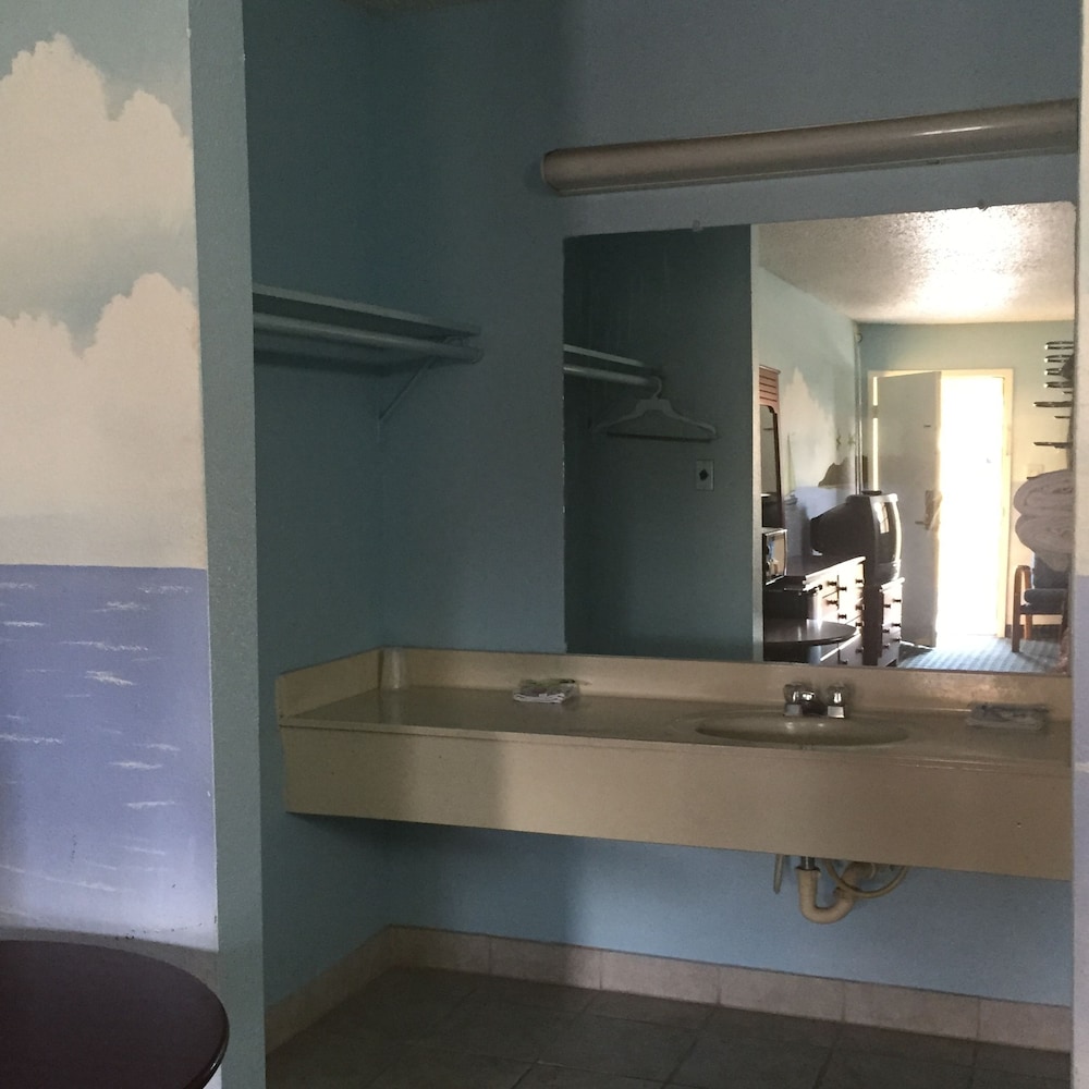 Guest Inn Suites 10/40