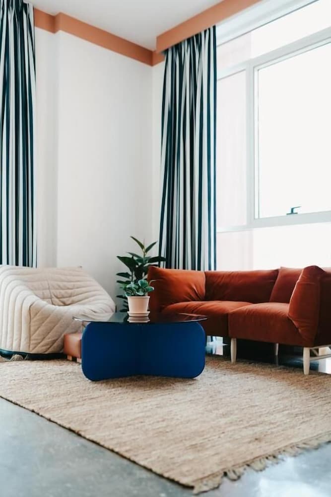 غرفة بسرير كينج بشرفة، Shada Hotel Dubai 9/10