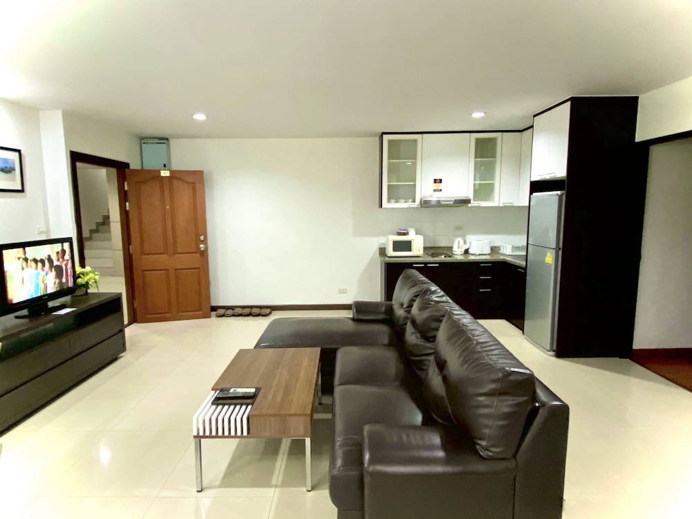 14 Place Sukhumvit Suites 33/66