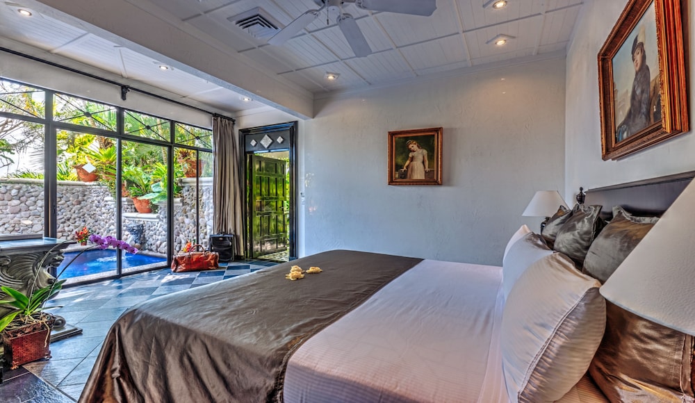 جناح بسرير كوين، Villa Caletas Hotel 2/2