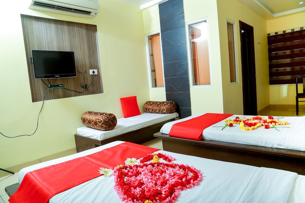 Hotel Abi Krishna 16/40
