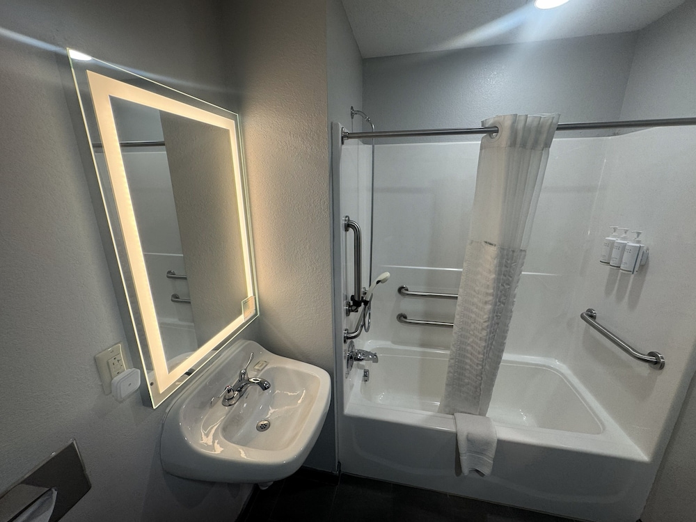 Microtel Inn Suites by Wyndham Wheeling at the Highlands 36/36