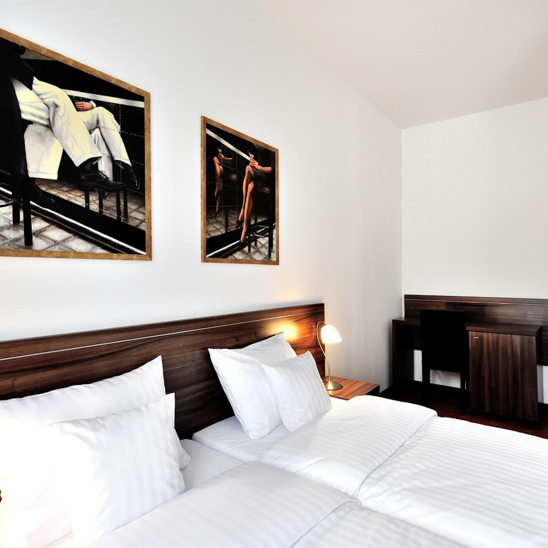 Plus, Standard, Twin Beds