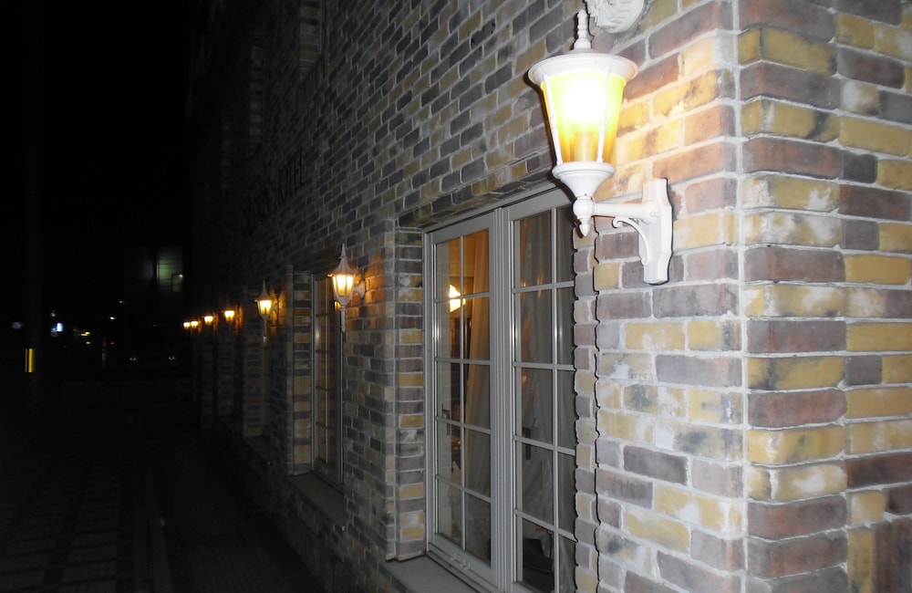 Creston Hotel 2/37