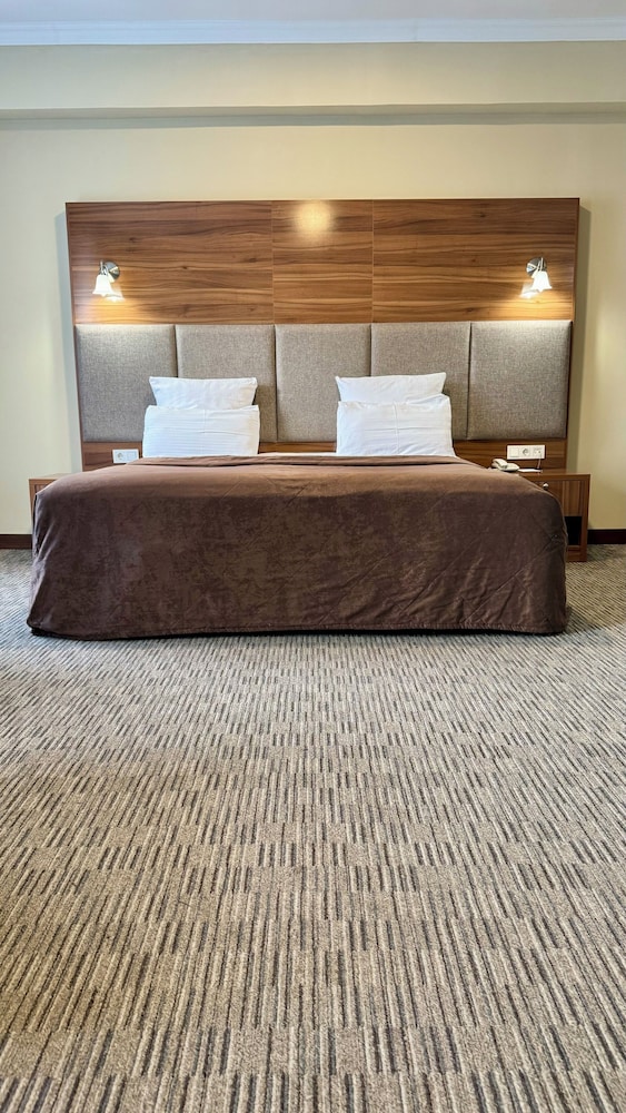 Grand Eurasia Hotel 7/50