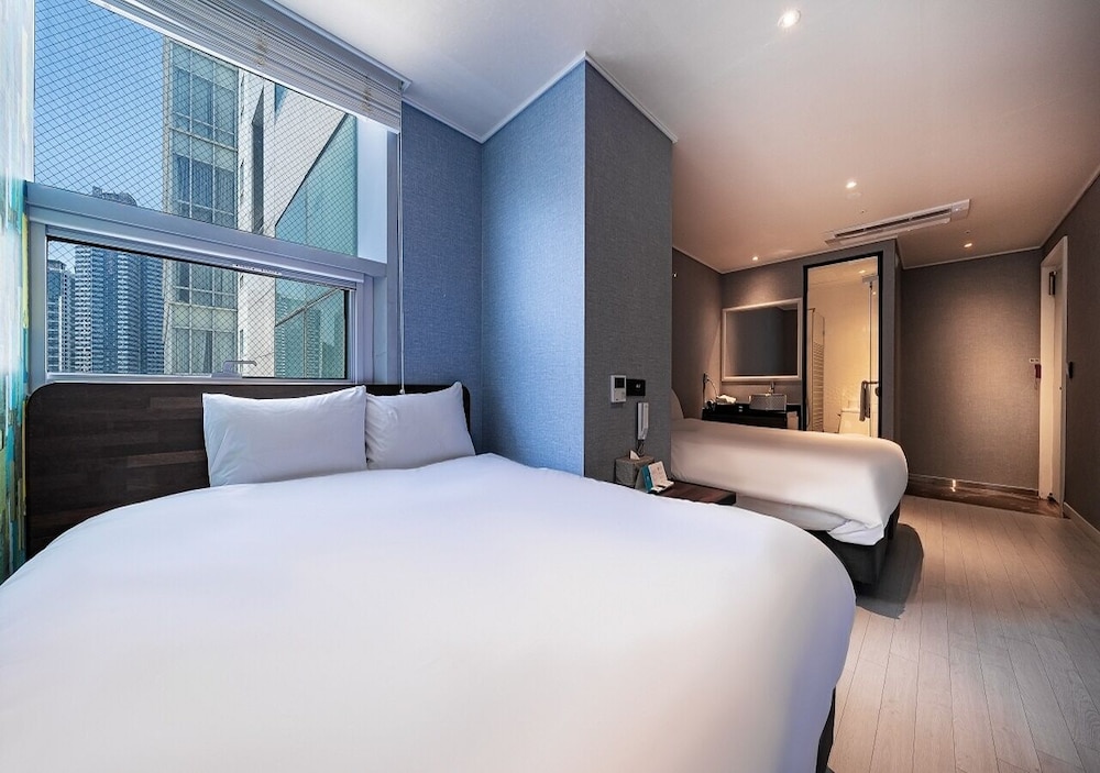ROOM, TWIN BEDS, CITY VIEW