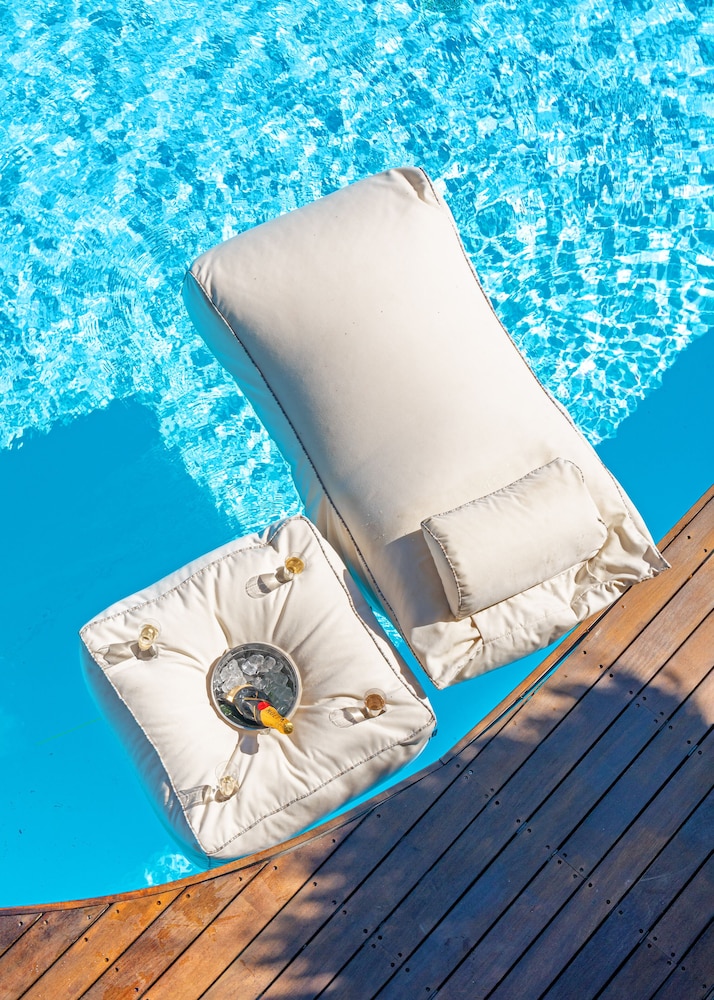 Hermes Suites 18/50
