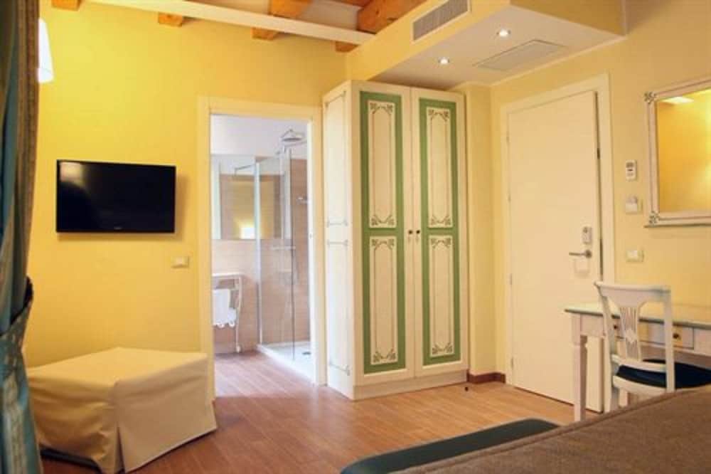 BORGO ANTICO HOTEL 41/69