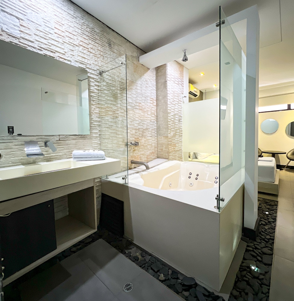 HOTEL 47 MEDELLIN STREET 59/59