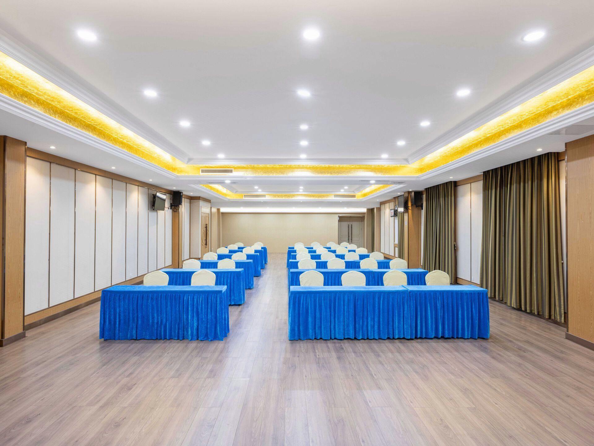 Vienna Hotel (Guangzhou Baiyun Airport Huadu Avenue) 53/58