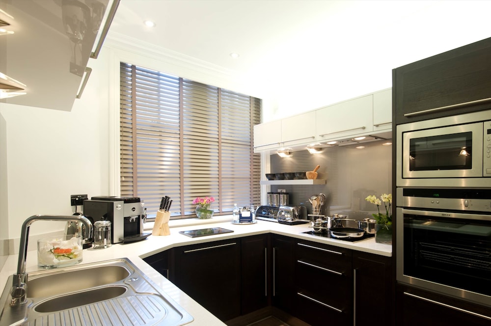 51 Buckingham Gatetaj Suites Residences 69/83