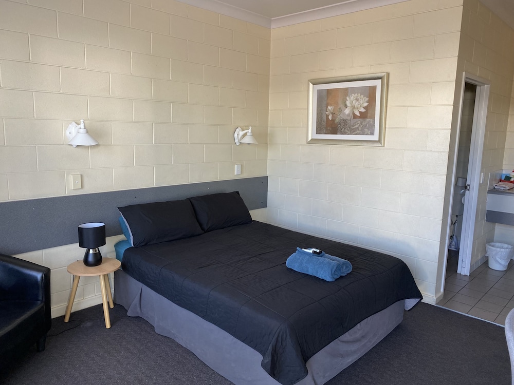 CENTRAL POINT MOTEL 12/61
