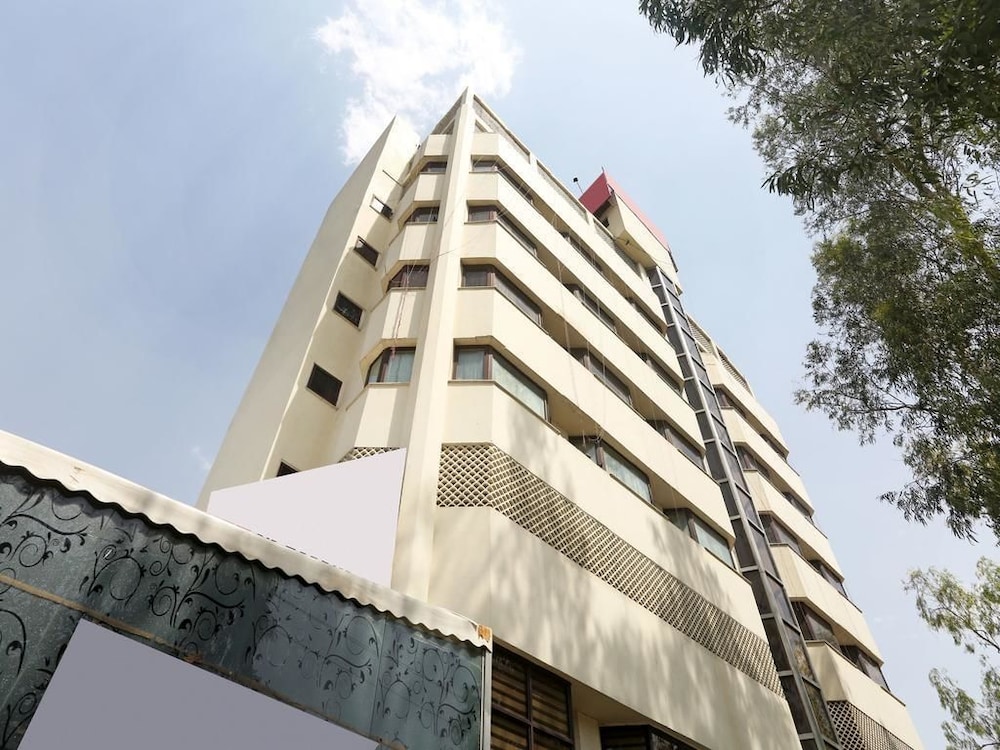 Nirulas Hotel 5/50