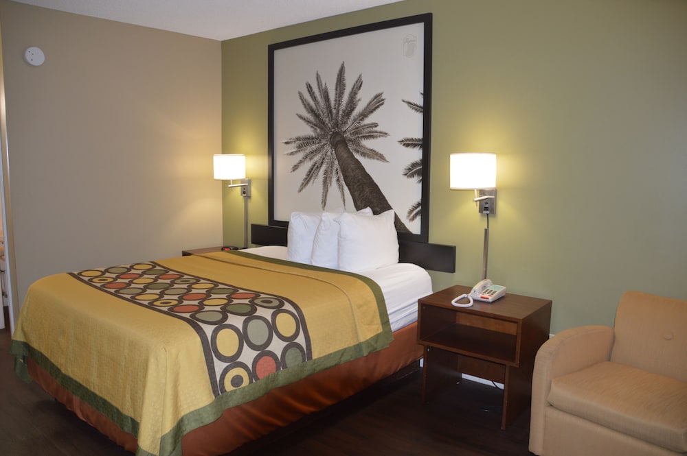 Super 8 by Wyndham Monticello 17/26