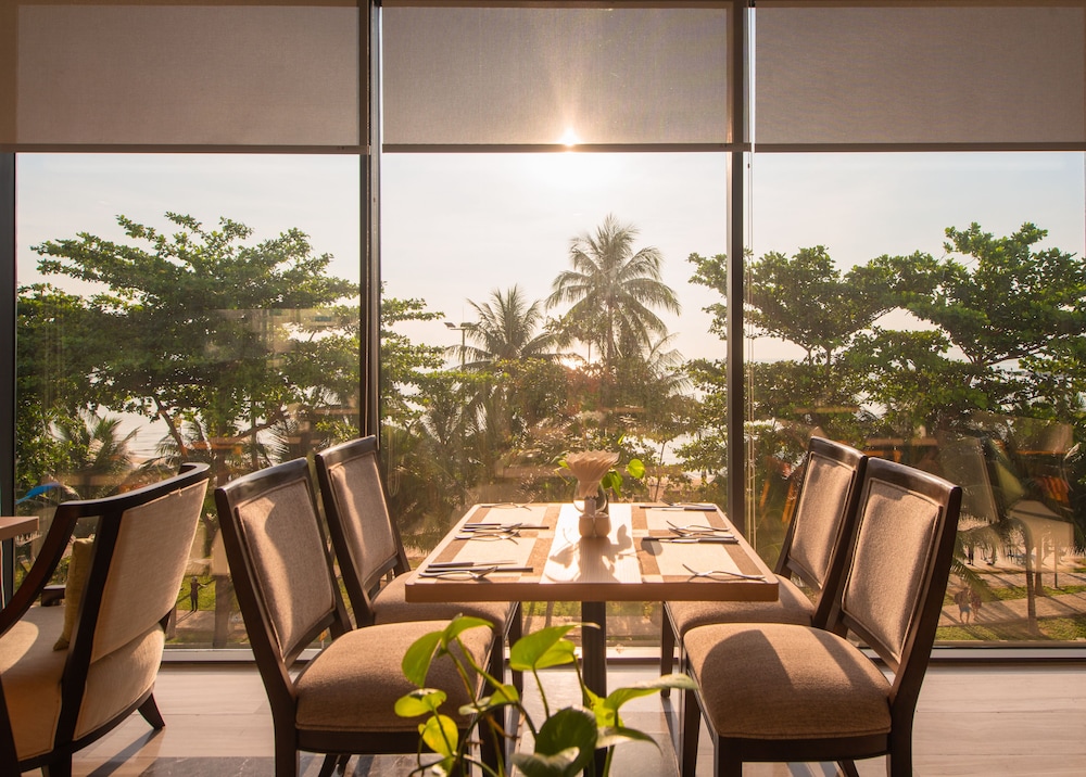 Navada Beach Hotel 58/74