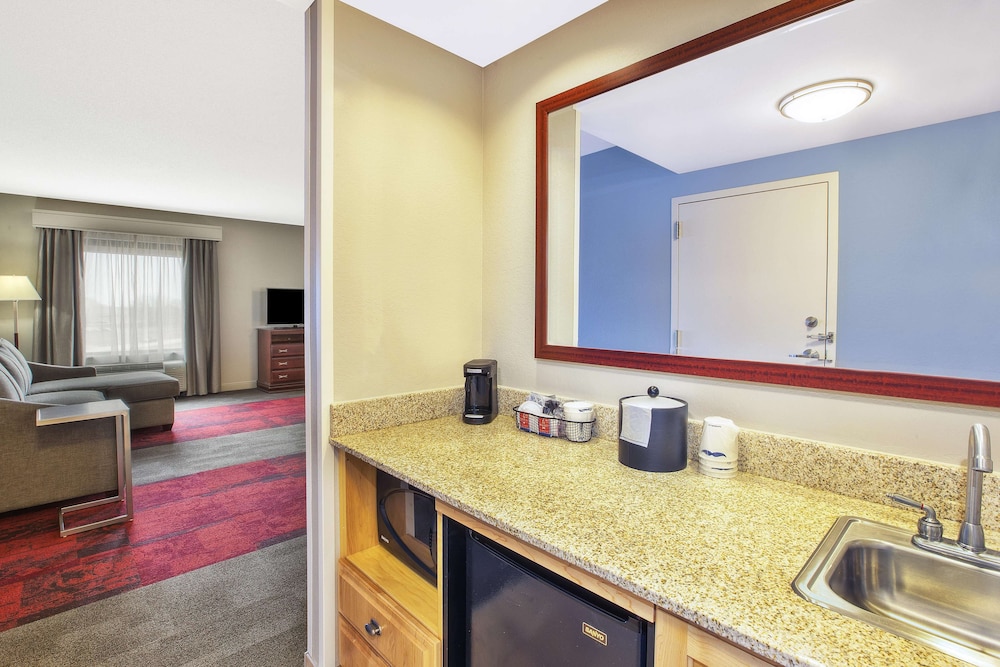 Hampton Inn Suites Madison West 42/48
