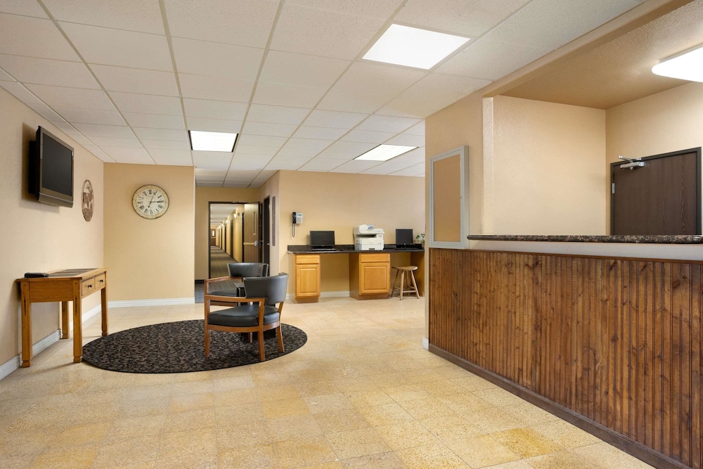 Travelodge by Wyndham Gillette 10/32