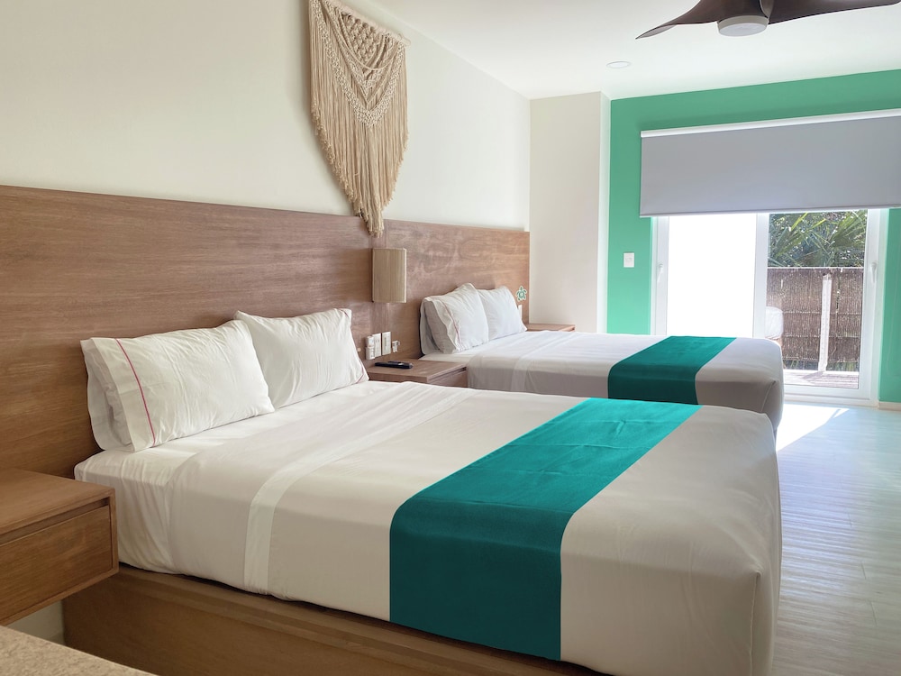 DELUXE, 2 QUEEN BEDS