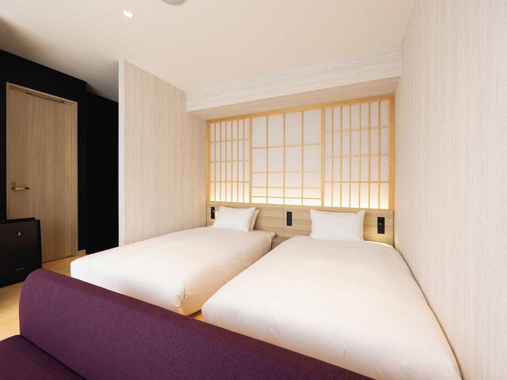 DELUXE, TWIN BEDS