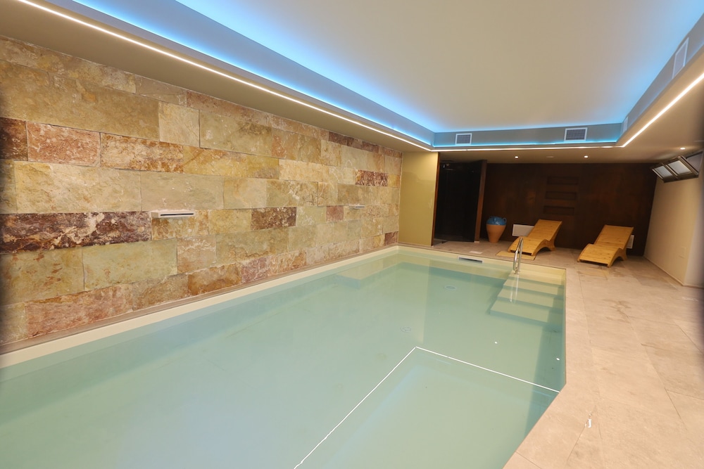 swimming pool spa