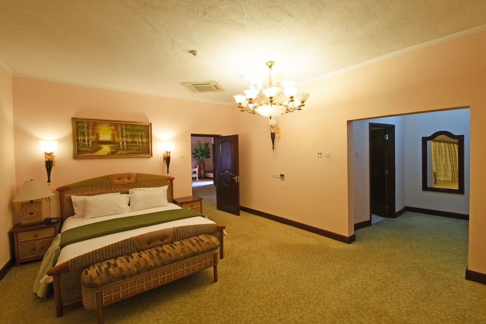 Imperial Royale Hotel 31/66