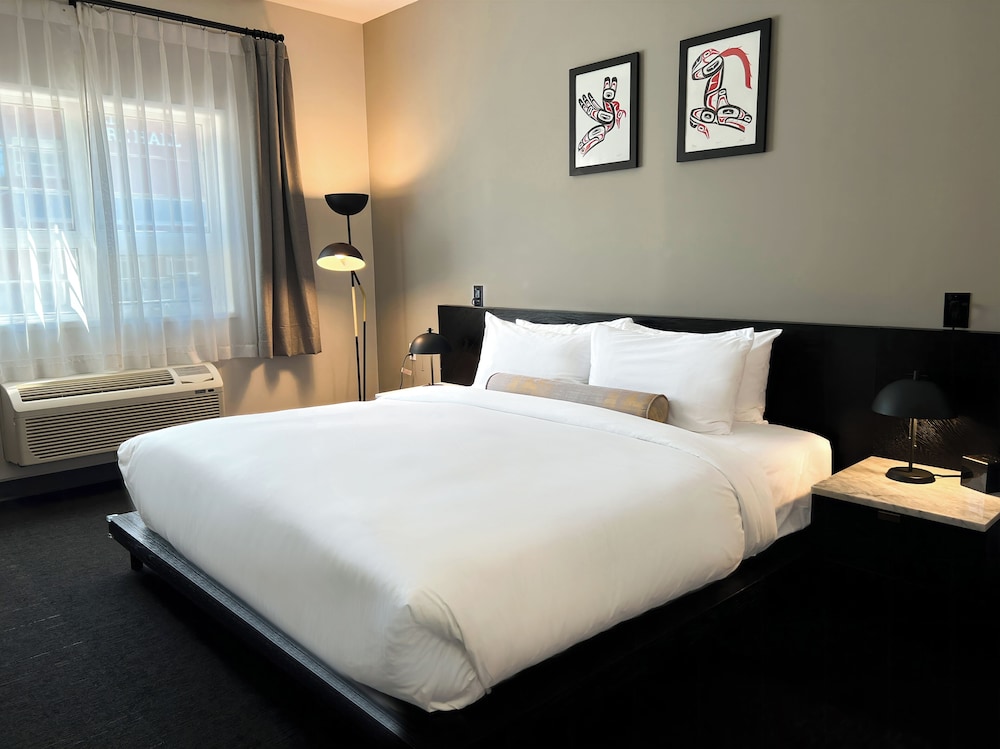 Edgewater Hotel 20/66