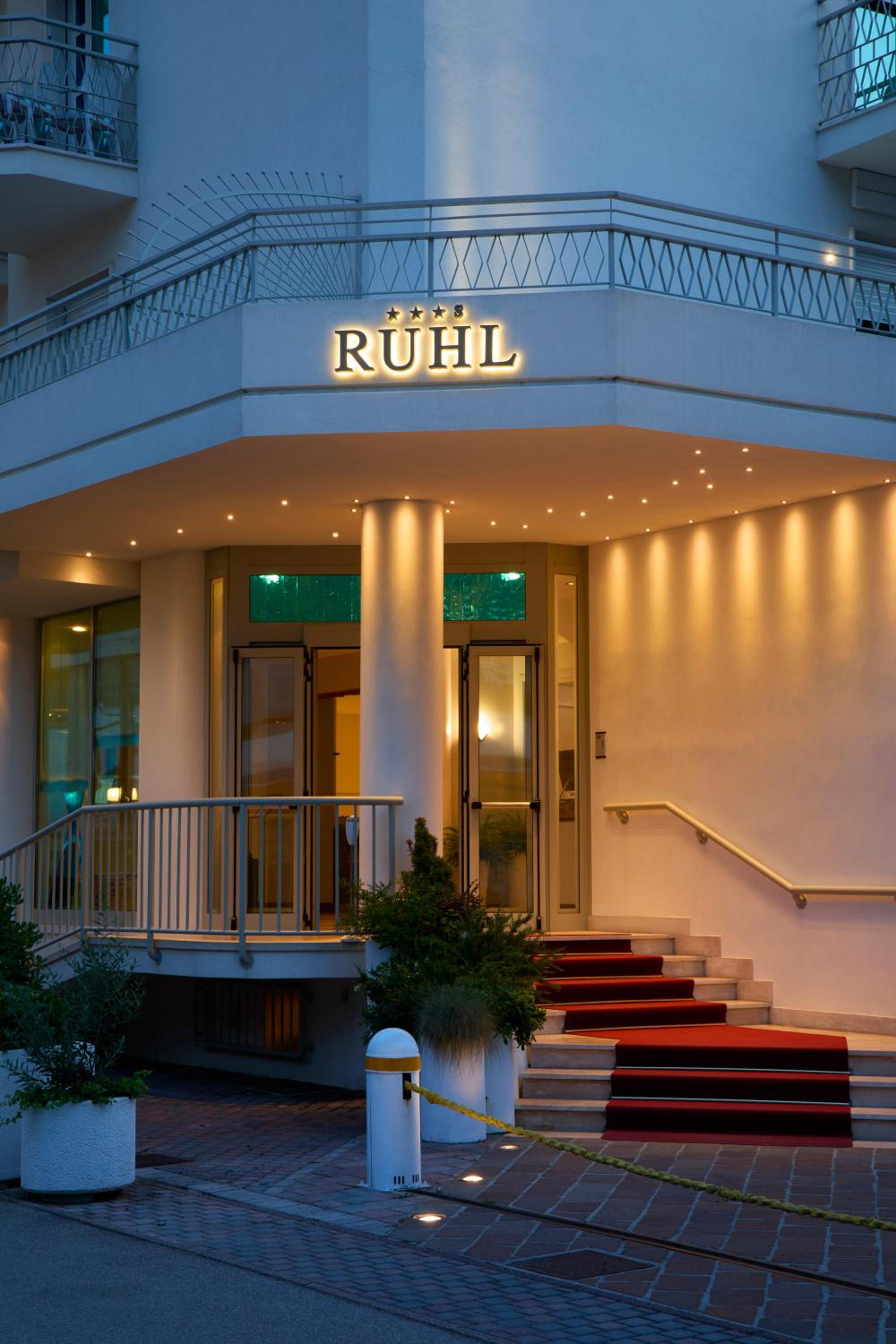RUHL BEACH HOTEL AND SUITES 4/54