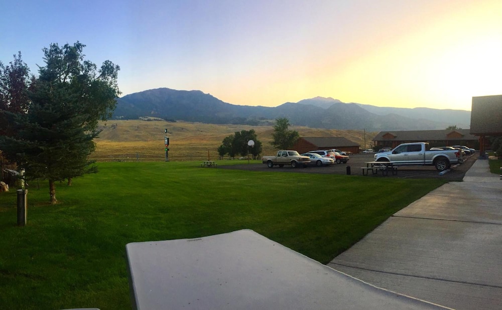 Yellowstone Village Inn and Suites 32/36