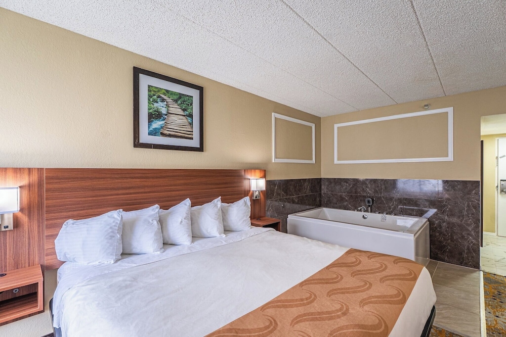 Holiday Lodge Hotel &amp; Conference Center 11/50