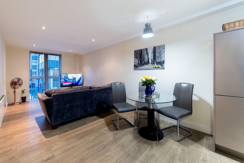 Comfort Zone Parkside Apartments 32/50