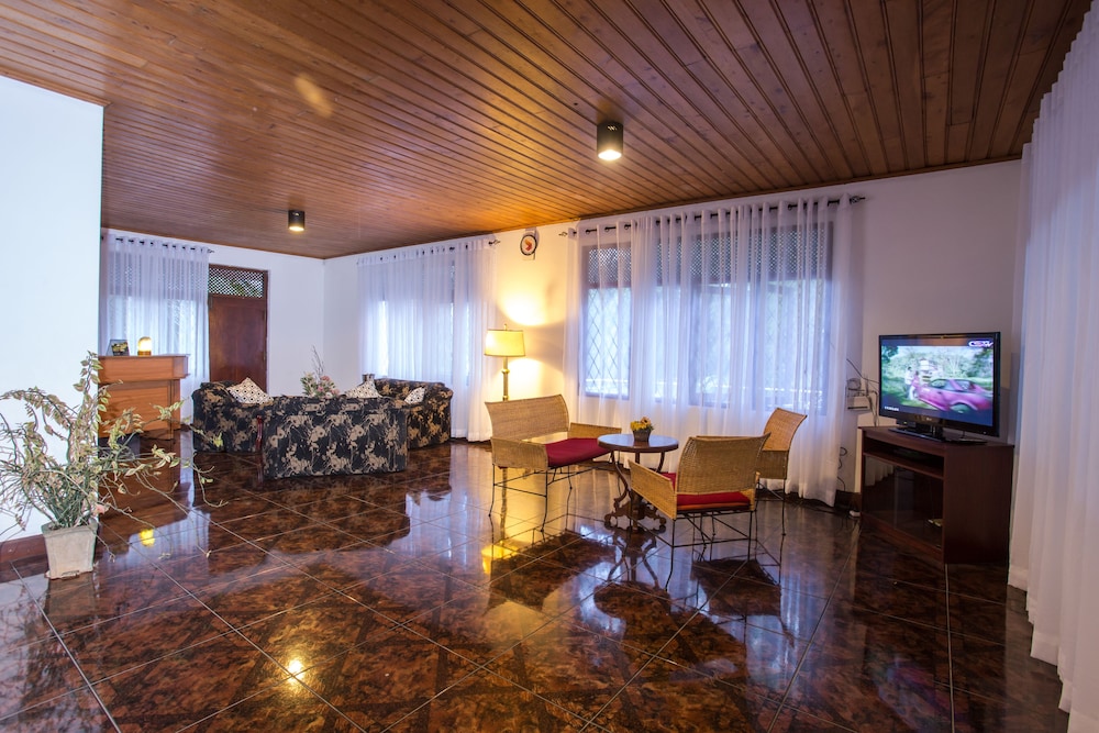 Tamarind Tree Inn 25/47