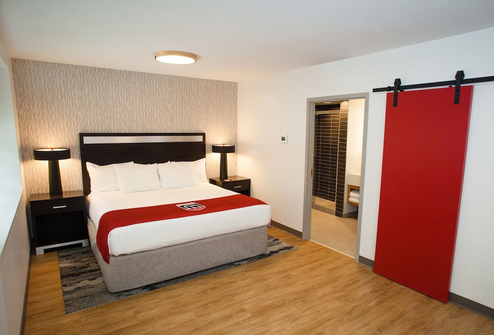 The University of Georgia Center for Continuing Education and Hotel 10/50