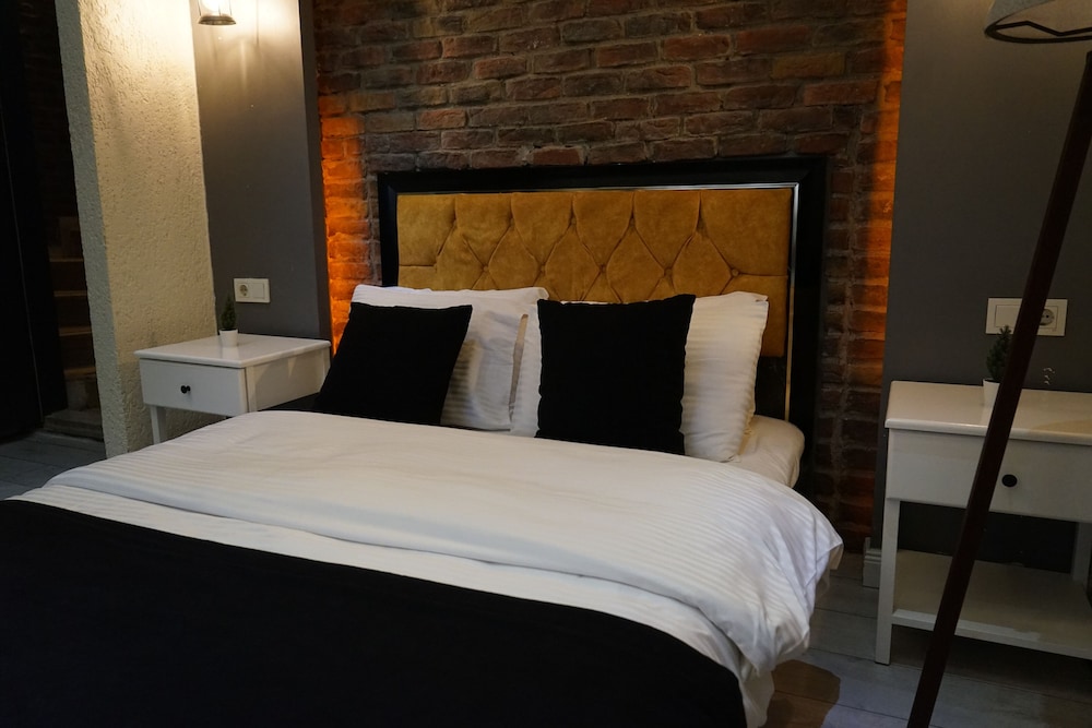 Nova Park Hotel and Suite 20/50