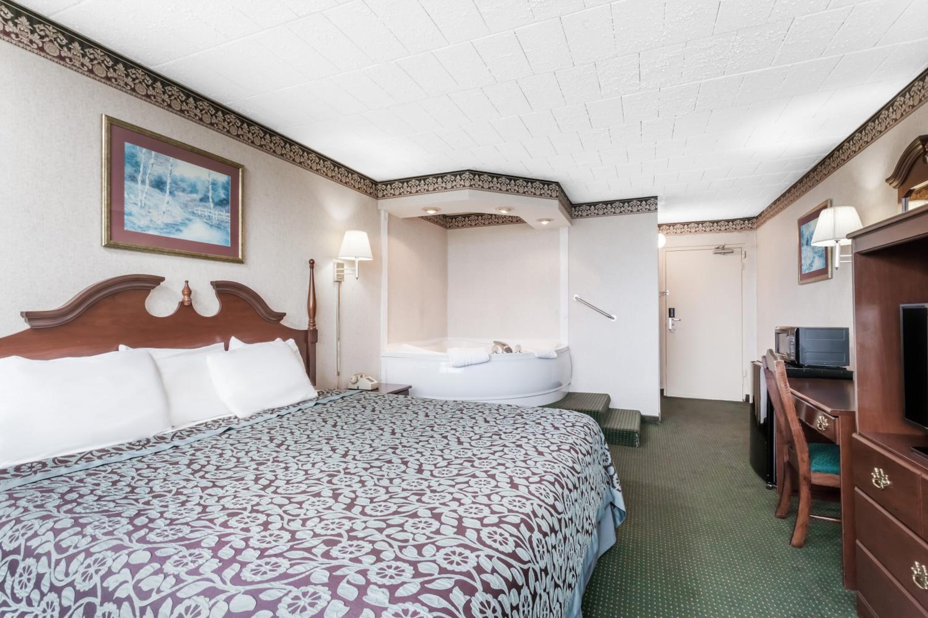 Deluxe, Suite, King Bed, Mountain View