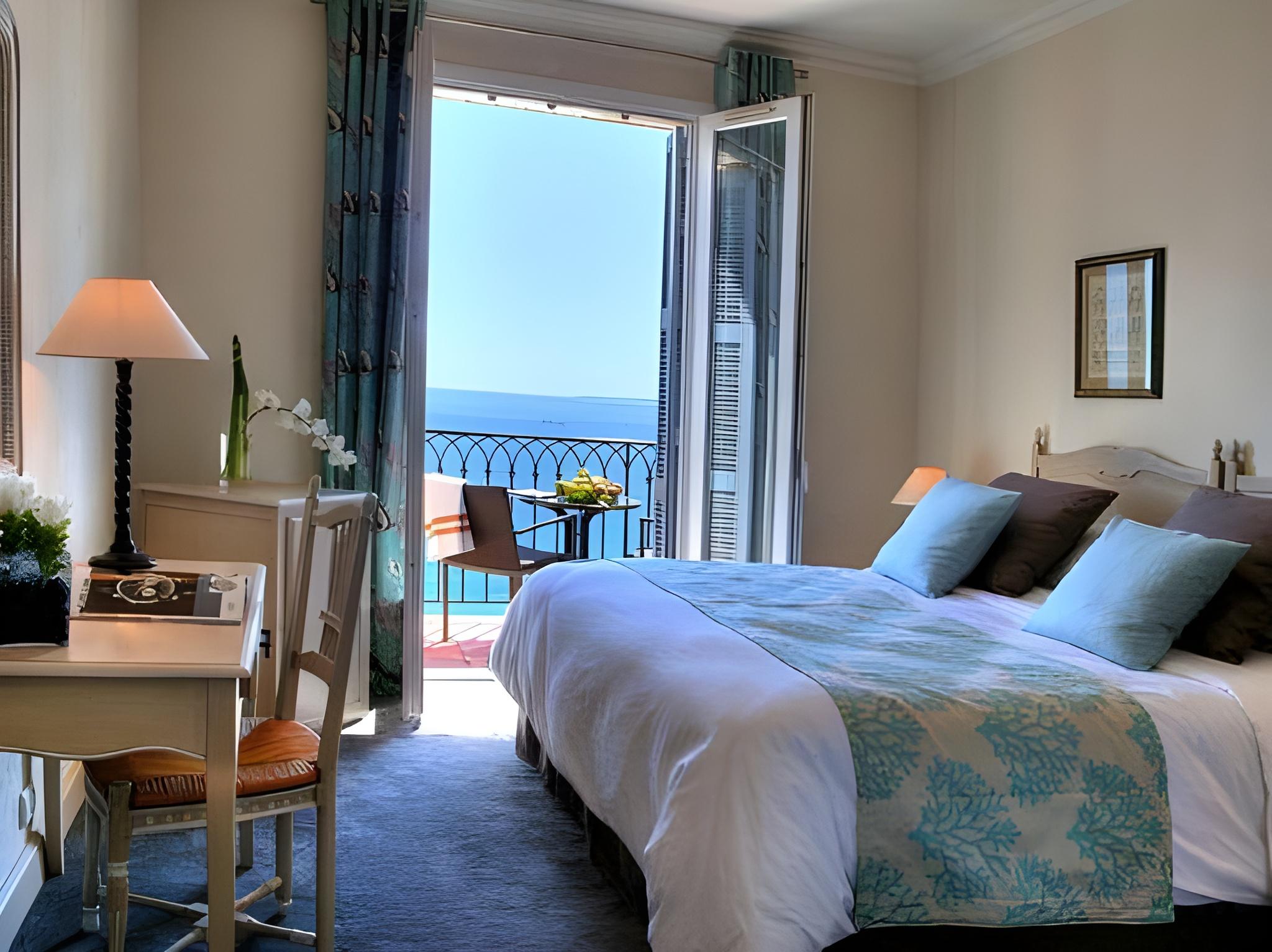 Deluxe, Queen and Twin Beds, Full Sea View