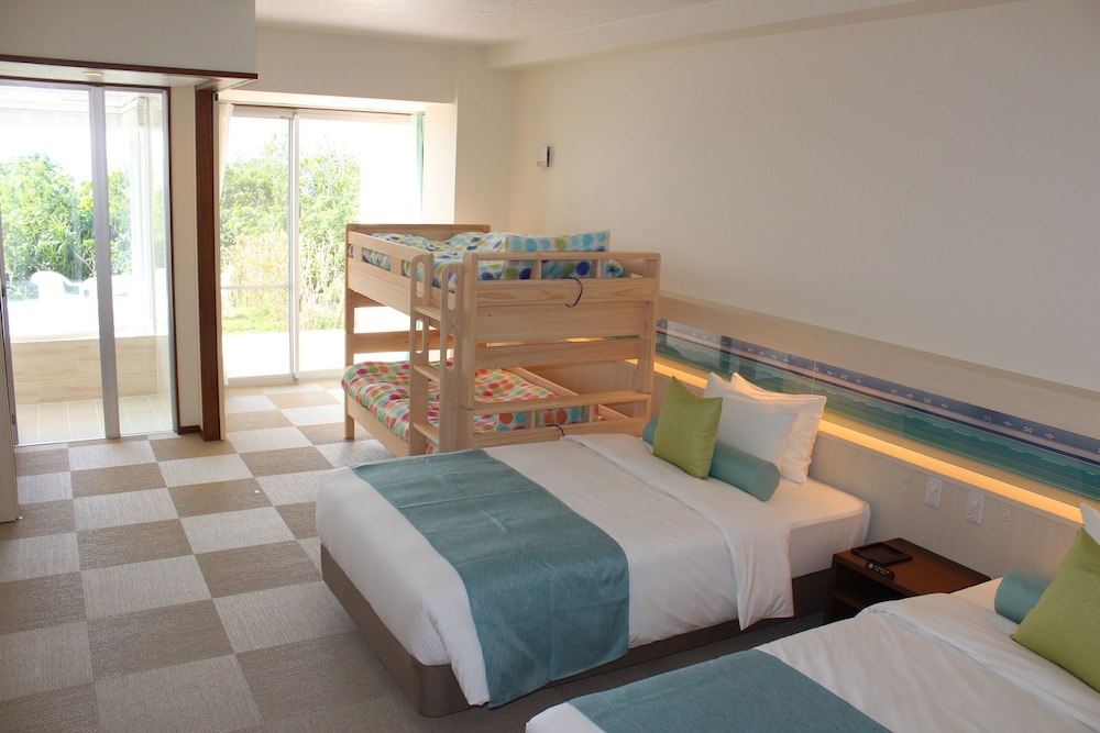 FAMILY, MULTIPLE BEDS, PARTIAL OCEAN VIEW