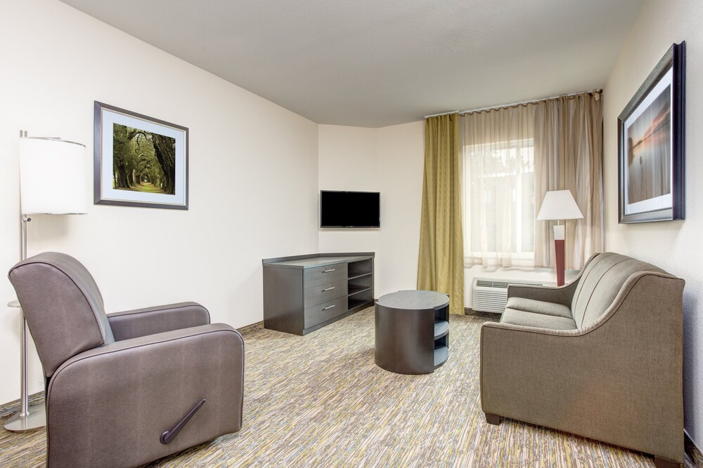 Candlewood Suites Cut Off 31/43