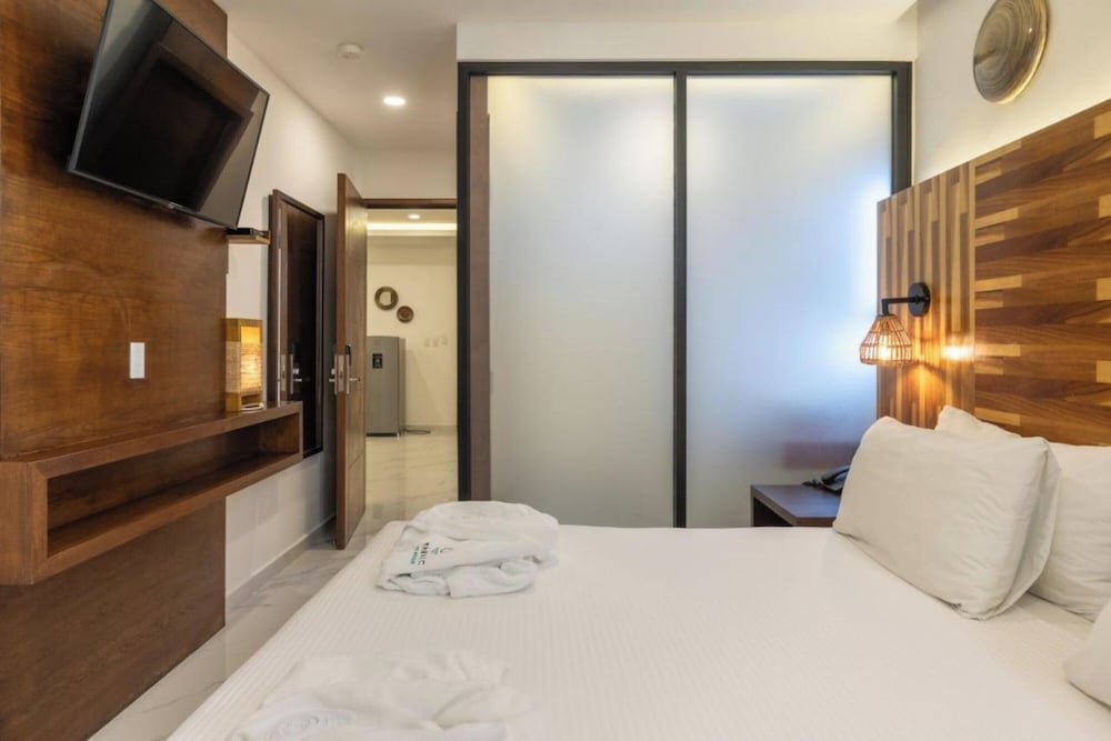 Marvic Hotel 11/36