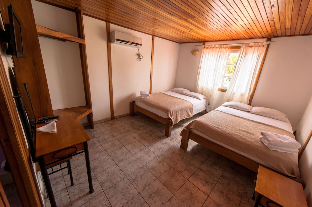 Hotel Posada Los Delfines 4/30