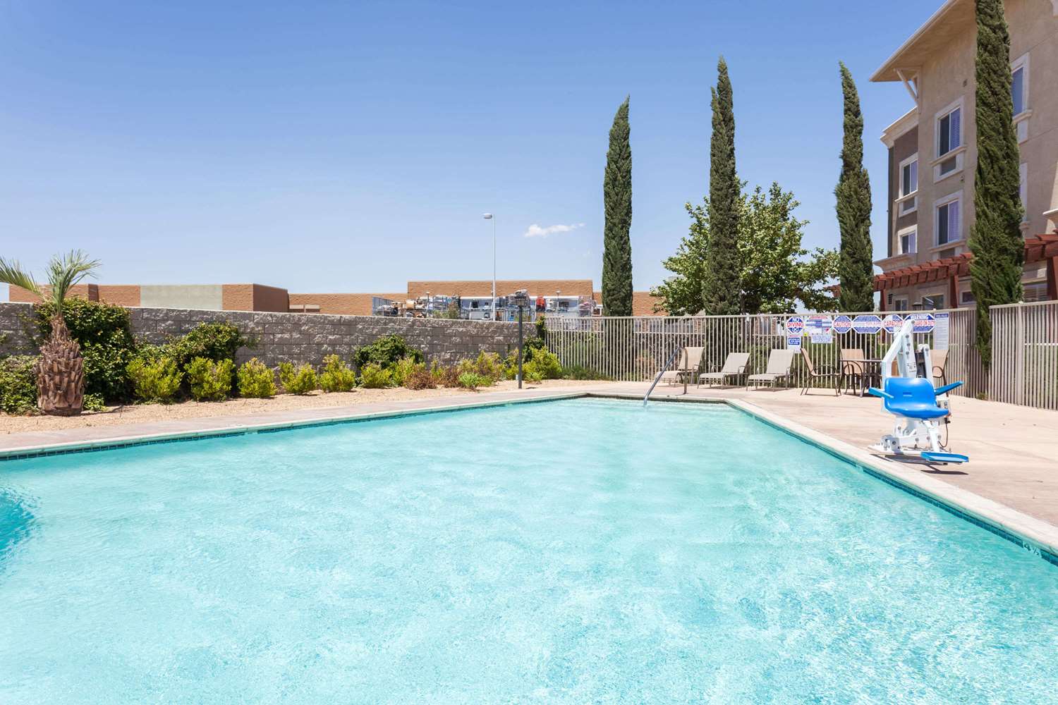 Hawthorn Suites By Wyndham Victorville 17/33