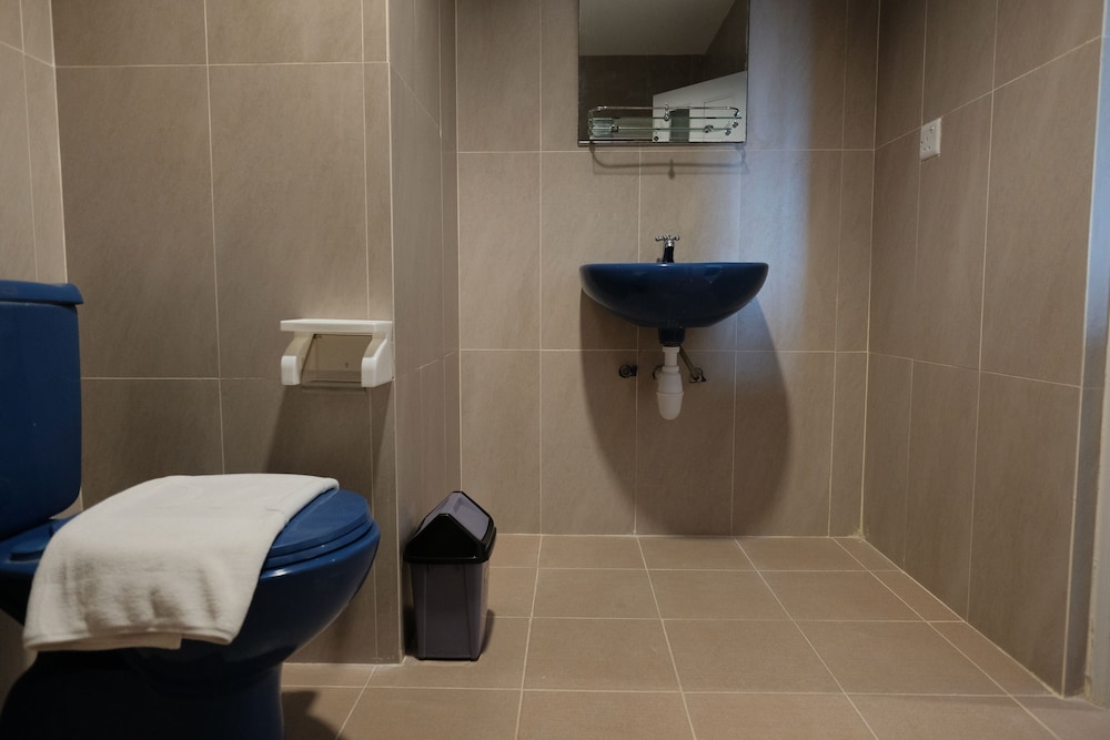 RedDoorz Plus near Ferry Terminal Batam Center 20/23