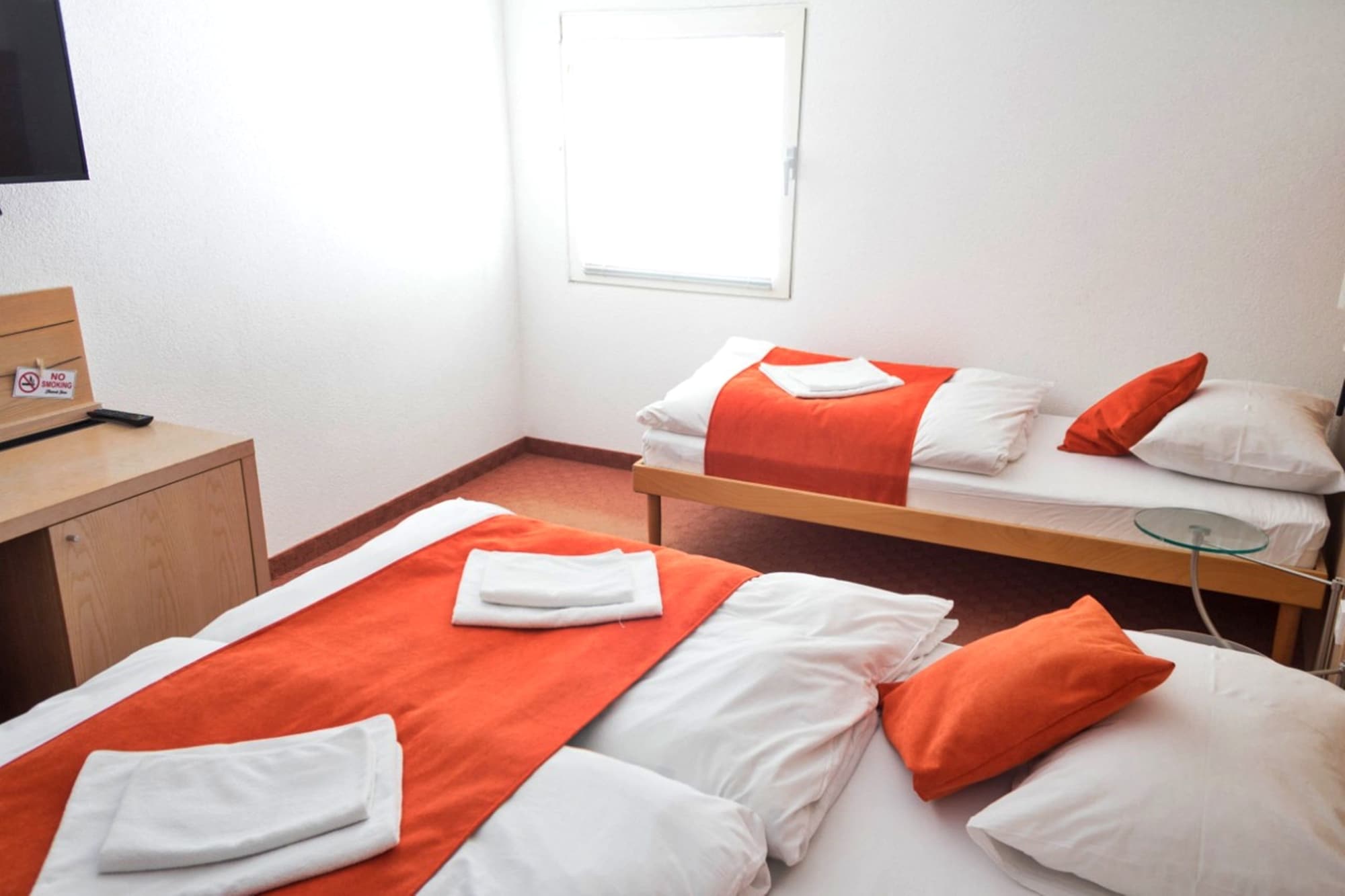 غرفة قياسية بسريرين منفصلين، Motel Deny 5/10