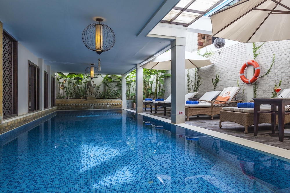 swimming pool spa