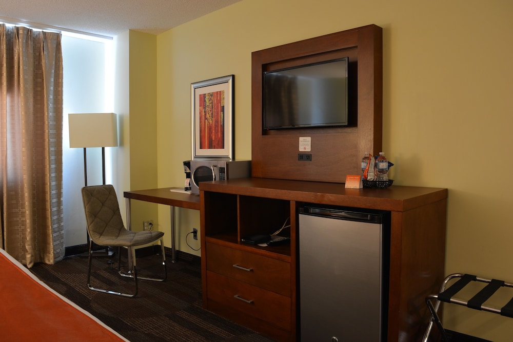 Howard Johnson Hotel Edmonton AB 27/30