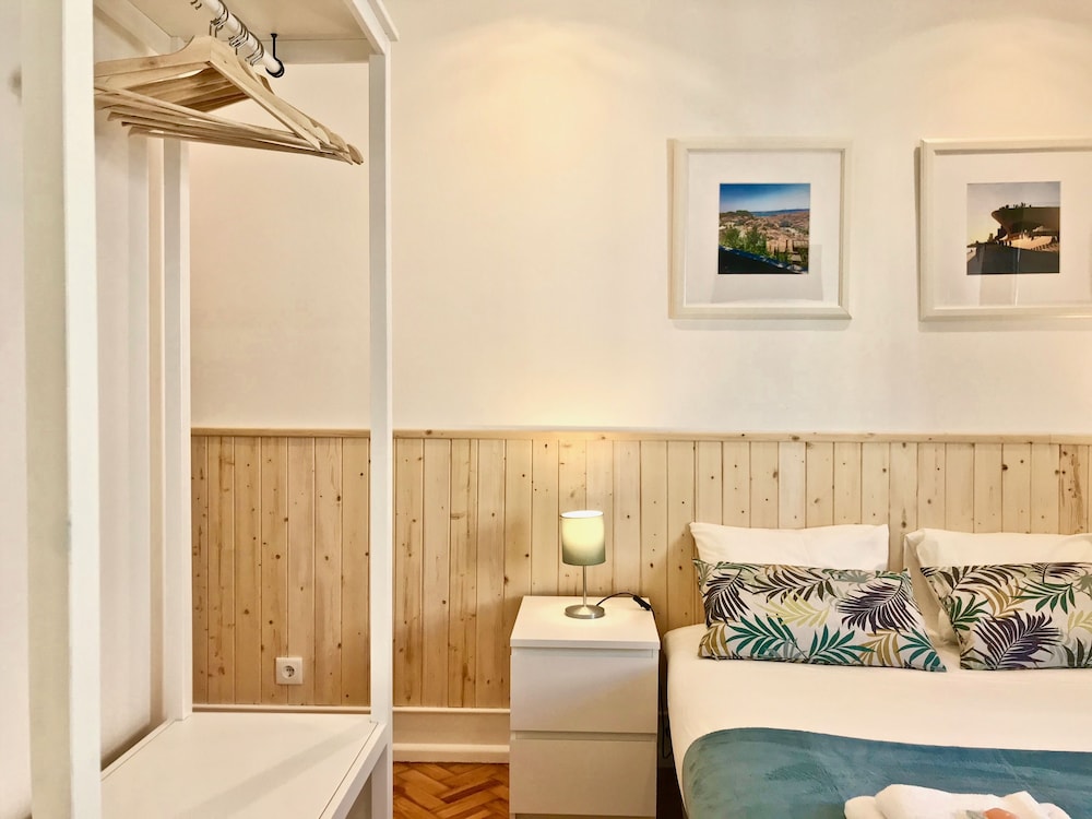 Executive, Suite, Double Bed, Private Bathroom, Home Out Rooms and Apartments 4/4