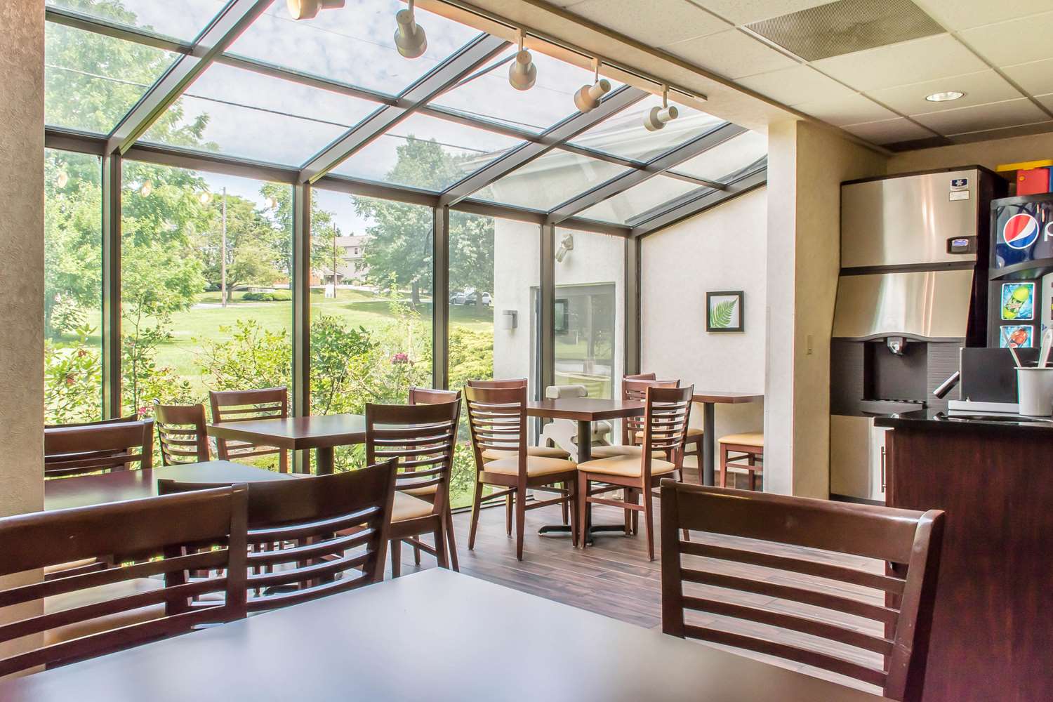 Sleep Inn & Suites of Lancaster County 28/35