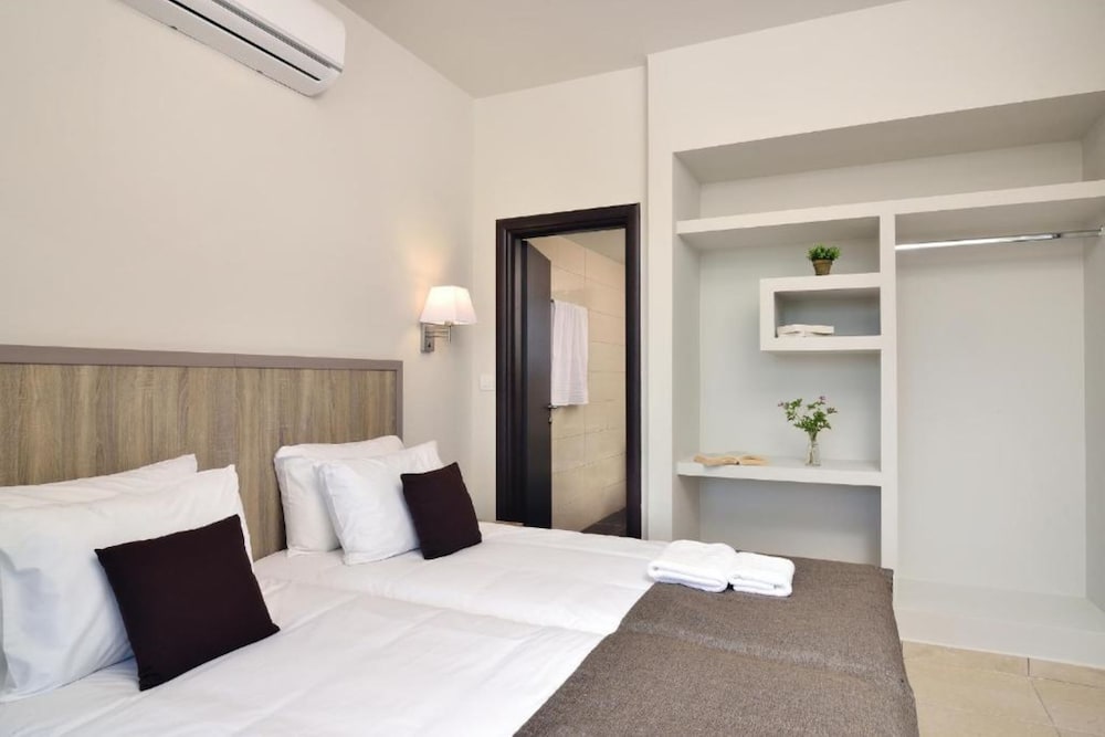 Carisa Suites and Apartments 9/50