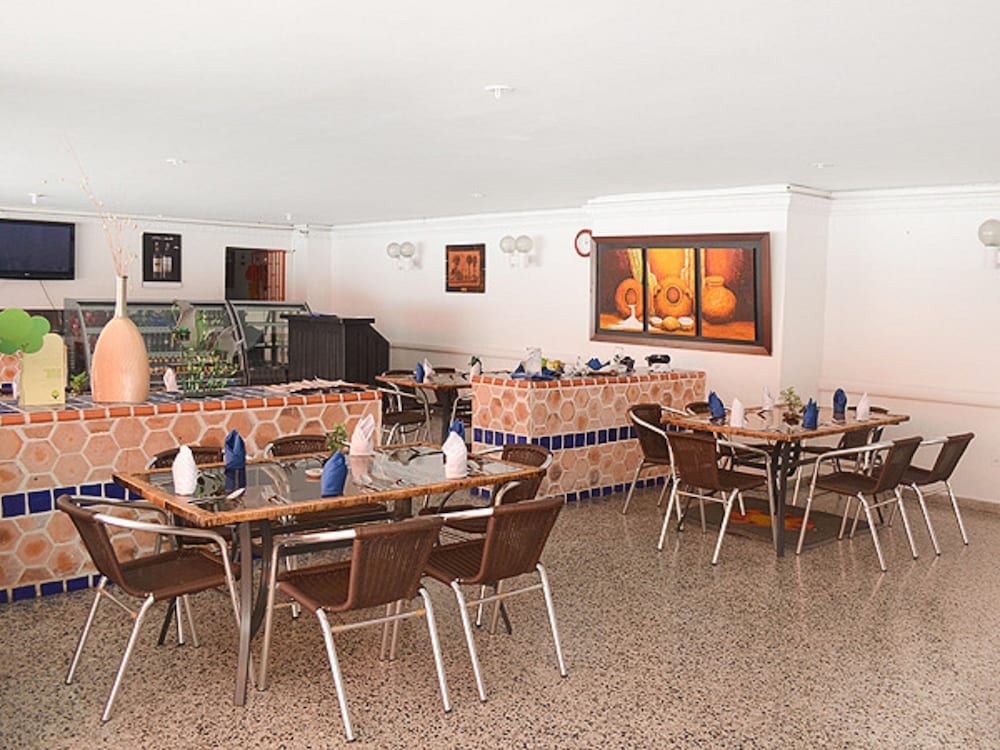 Hotel Del Llano 52/64